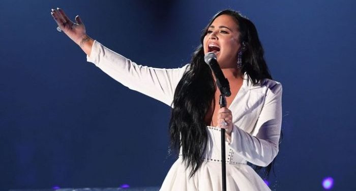 DEMI LOVATO PONE A LOS GRAMMY EN PIE EN SU REGRESO A LOS ESCENARIOS