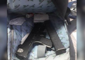 DETIENEN A ALUMNO QUE LLEVABA UNA SUBAMETRALLADORA EN SU MOCHILA