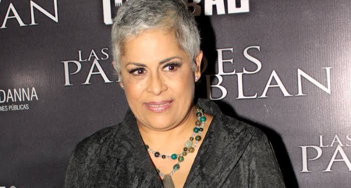 EUGENIA LEÓN GRABA TEMA ESCRITO POR CARLOS RIVERA