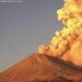 EXPLOSIÓN EN EL POPOCATÉPETL GENERA FUMAROLA DE TRES KILÓMETROS