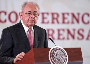 JIMÉNEZ ESPRIÚ SE APUNTA PARA COMPRAR DOS ‘CACHITOS’ PARA RIFA DE AVIÓN PRESIDENCIAL