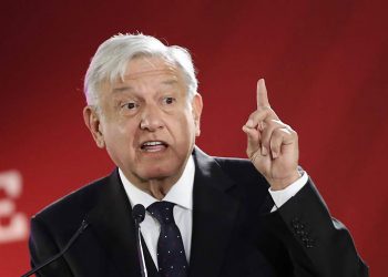 LÓPEZ OBRADOR PIDE A MORENA RESOLVER DIFERENCIAS POR MEDIO DE LA DEMOCRACIA