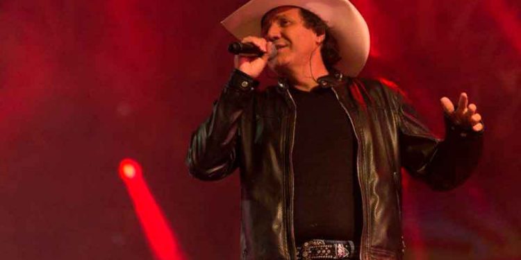 MUERE EL CANTANTE JULIANO CEZAR MIENTRAS OFRECÍA UN CONCIERTO