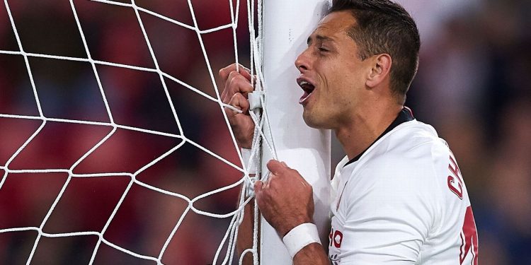 NEGOCIACIONES POR «CHICHARITO» LLEGAN A FASE FINAL, ANUNCIA SEVILLA