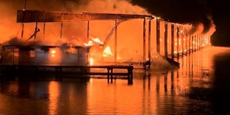 OCHO MUERTOS DEJA INCENDIO EN ALABAMA, EU