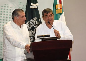 RESPALDA ADÁN AUGUSTO A LA UJAT EN SU TAREA DE FORMAR A LAS NUEVAS GENERACIONES