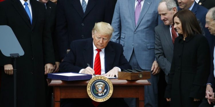 TRUMP FIRMA EL T-MEC EN LA CASA BLANCA
