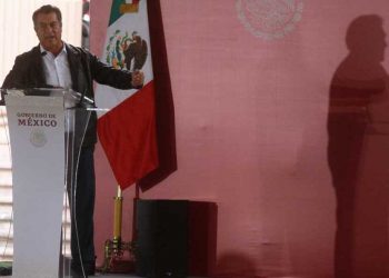 ABUCHEAN A ‘EL BRONCO’ EN ACTO DE AMLO EN MONTERREY