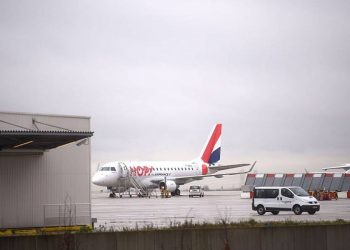HALLAN A NIÑO MUERTO EN TREN DE ATERRIZAJE DE UN AVIÓN EN PARÍS