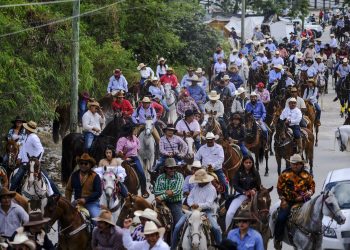 CABALGAN PARA RECORDAR ANIVERSARIO DE BONFIL