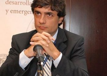 ARGENTINA BUSCA RENEGOCIAR DEUDA CON FMI