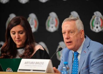 ARTURO BRIZIO DEFIENDE A LOS ÁRBITROS