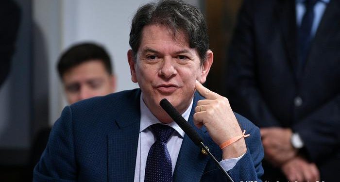 BALEAN A SENADOR DE LA OPOSICIÓN DURANTE PROTESTA EN BRASIL