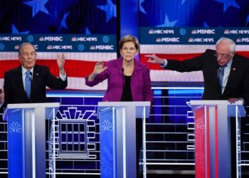 BLOOMBERG, BAJO FUEGO CRUZADO EN DEBATE DEMÓCRATA