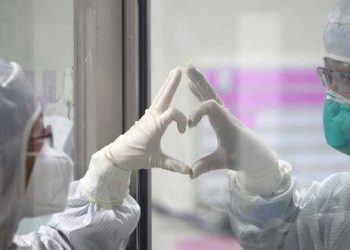 CHINOS SEPARADOS POR CORONAVIRUS FESTEJAN EL SAN VALENTÍN EN LÍNEA