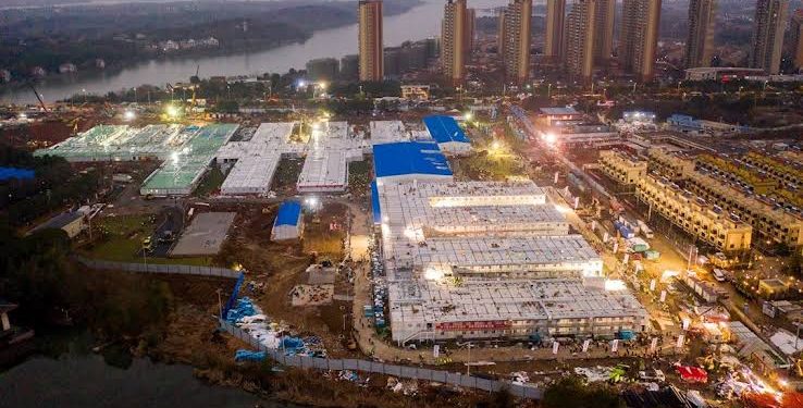 CONSTRUYEN EN 10 DÍAS HOSPITAL PARA ATENDER CORONAVIRUS EN CHINA