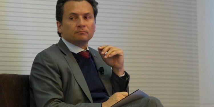 DETIENEN A EMILIO LOZOYA EN ESPAÑA