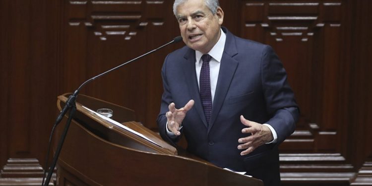 DETIENEN A EX PRIMER MINISTRO PERUANO POR ODEBRECHT