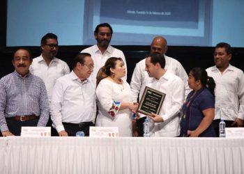 EL GOBERNADOR MAURICIO VILA DOSAL LLAMÓ A LOS TRABAJADORES YUCATECOS A CERRAR FILAS PARA CUIDAR LA PAZ LABORAL Y SOCIAL
