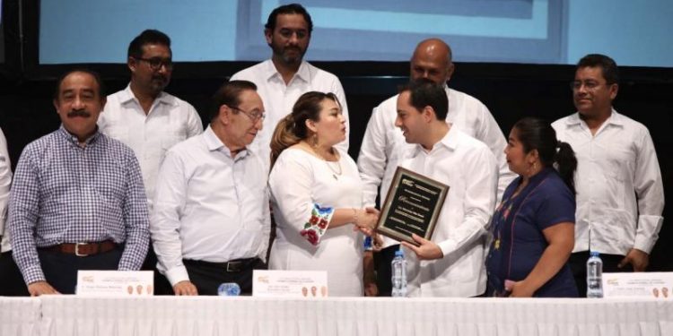 EL GOBERNADOR MAURICIO VILA DOSAL LLAMÓ A LOS TRABAJADORES YUCATECOS A CERRAR FILAS PARA CUIDAR LA PAZ LABORAL Y SOCIAL