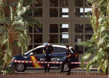 ESPAÑA PONE UN HOTEL EN CUARENTENA POR CORONAVIRUS
