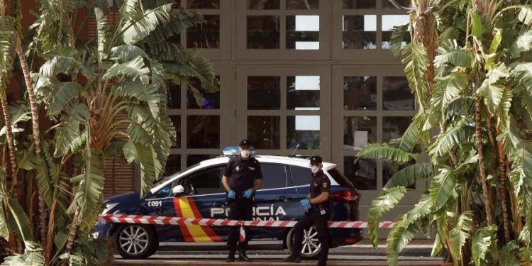 ESPAÑA PONE UN HOTEL EN CUARENTENA POR CORONAVIRUS