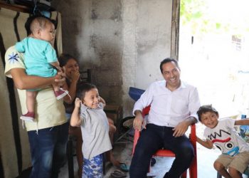 FAMILIAS DE PESCADORES RESPALDADAS POR EL GOBERNADOR MAURICIO VILA DOSAL