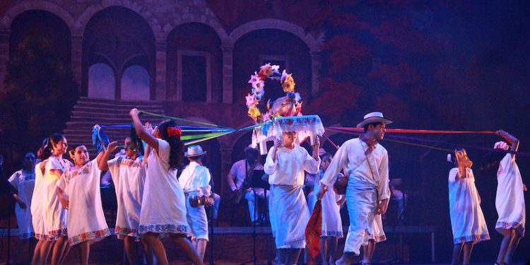 FESTEJAN MEDIO SIGLO DE PONER EN ALTO LA RIQUEZA MUSICAL Y DANCÍSTICA DE YUCATÁN