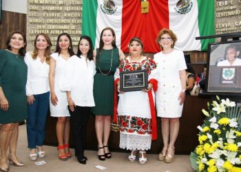 GOBIERNO DEL ESTADO SE SUMA AL RECONOCIMIENTO DE UNA PARTERA MAYA