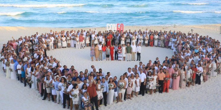 FRENTE AL MAR CARIBE POR PRIMERA VEZ BODAS COLECTIVAS: MARA