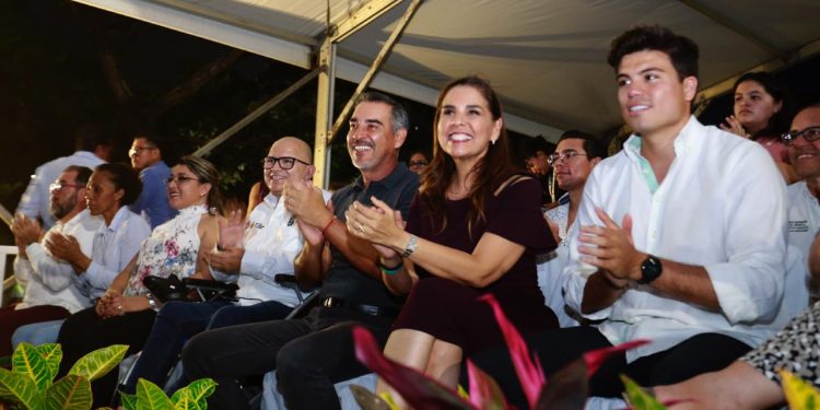 CANCÚN VIVE LA FIESTA DE SU CARNAVAL