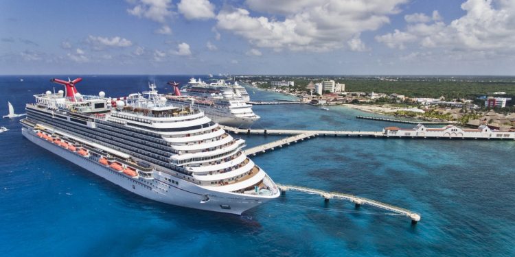 APRUEBAN AUTORIDADES SANITARIAS DESCENSO DE PASAJEROS DEL MERAVIGLIA EN COZUMEL