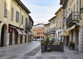 ITALIA AÍSLA A UNA DECENA DE POBLACIONES POR CORONAVIRUS