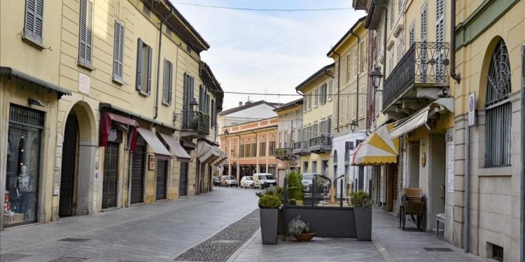 ITALIA AÍSLA A UNA DECENA DE POBLACIONES POR CORONAVIRUS