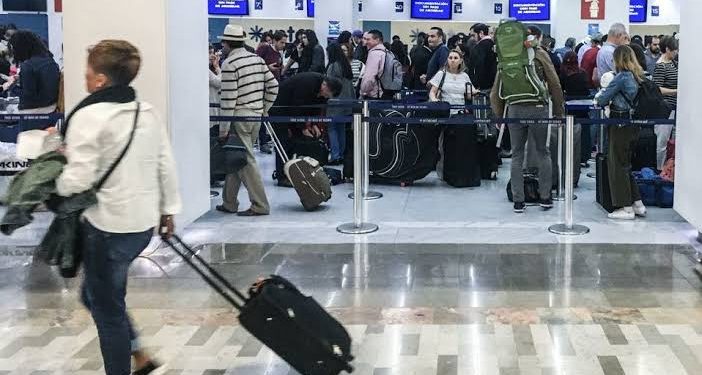 LLEGAN A FRANCIA 10 MEXICANOS PROCEDENTES DE CHINA