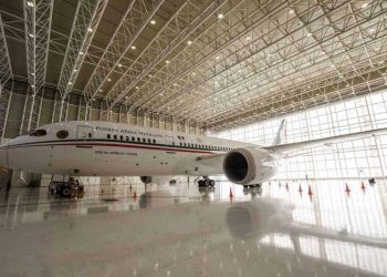 LÓPEZ OBRADOR PREVÉ DAR BOLETOS DE LA RIFA DEL AVIÓN PRESIDENCIAL A ESCUELAS