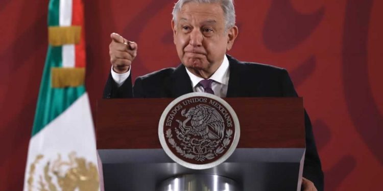 LÓPEZ OBRADOR RECHAZA QUE SE VAYAN A BAJAR PENSIONES DEL IMSS