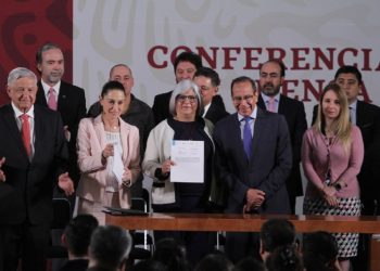 LÓPEZ OBRADOR Y EMPRESARIOS PRESENTAN PADRÓN DE CONFIANZA CIUDADANA