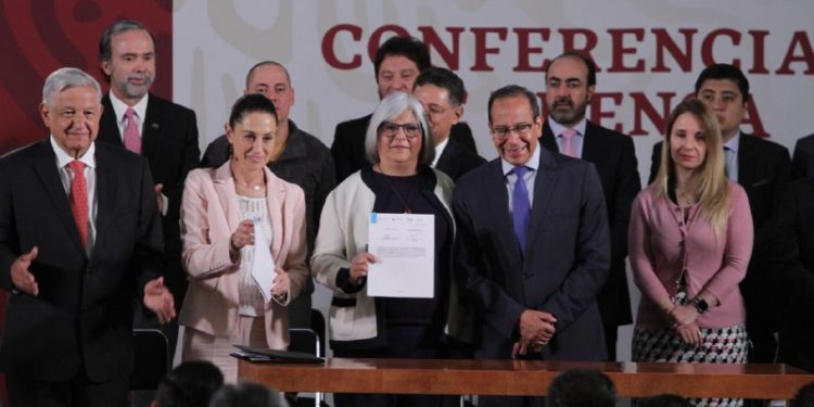 LÓPEZ OBRADOR Y EMPRESARIOS PRESENTAN PADRÓN DE CONFIANZA CIUDADANA