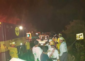 MUEREN SIETE PERSONAS AL CAER AUTOBÚS A UN PRECIPICIO EN EL SALVADOR