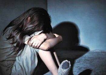 MUJER AMARRA E INTENTA AHORCAR A SU HIJA DE 14 AÑOS EN COAHUILA