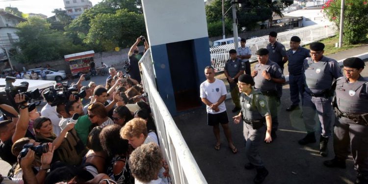 MÁS DE 20 MIL PETROLEROS DE BRASIL RETAN ORDEN JUDICIAL Y SE SUMAN A UNA HUELGA