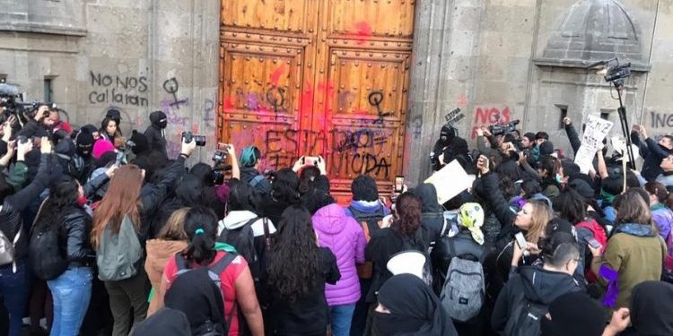 NO CAMBIARÉ MIS CONVICCIONES POR MANIFESTACIONES FEMINISTAS: AMLO