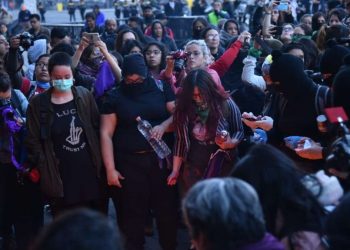 NO ESTOY METIENDO LA CABEZA EN LA ARENA: AMLO SOBRE HOMICIDIOS DE MUJERES