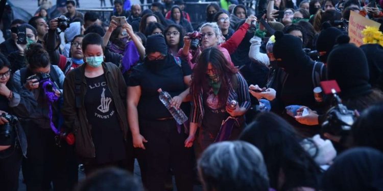 NO ESTOY METIENDO LA CABEZA EN LA ARENA: AMLO SOBRE HOMICIDIOS DE MUJERES