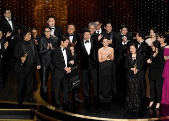 «PARÁSITOS» HACE HISTORIA Y GANA EL OSCAR A MEJOR PELÍCULA