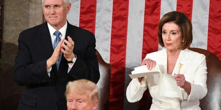 PELOSI ROMPE INFORME DE TRUMP ANTE EL CONGRESO DE EU