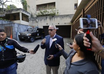 POLICÍA VENEZOLANA REALIZA REDADA EN CASA DE TÍO DE GUAIDÓ
