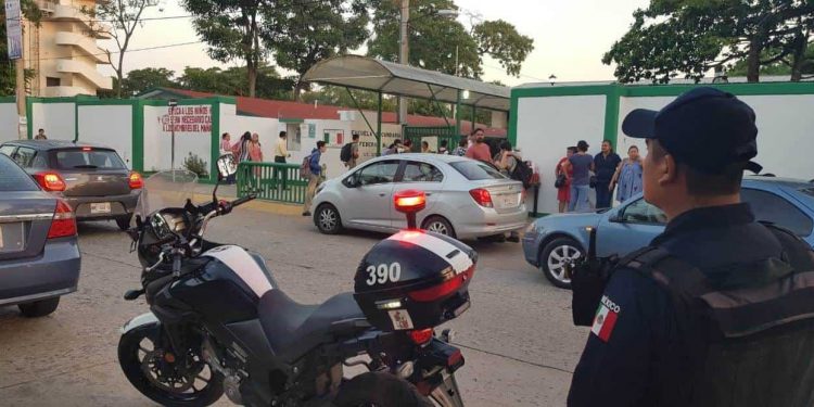 REALIZA SSPC OPERATIVOS DE SEGURIDAD Y VIALIDAD EN CENTROS ESCOLARES DE VILLAHERMOSA