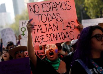 RECLAMAN A AMLO FALTA DE ACCIONES ANTE FEMINICIDIOS